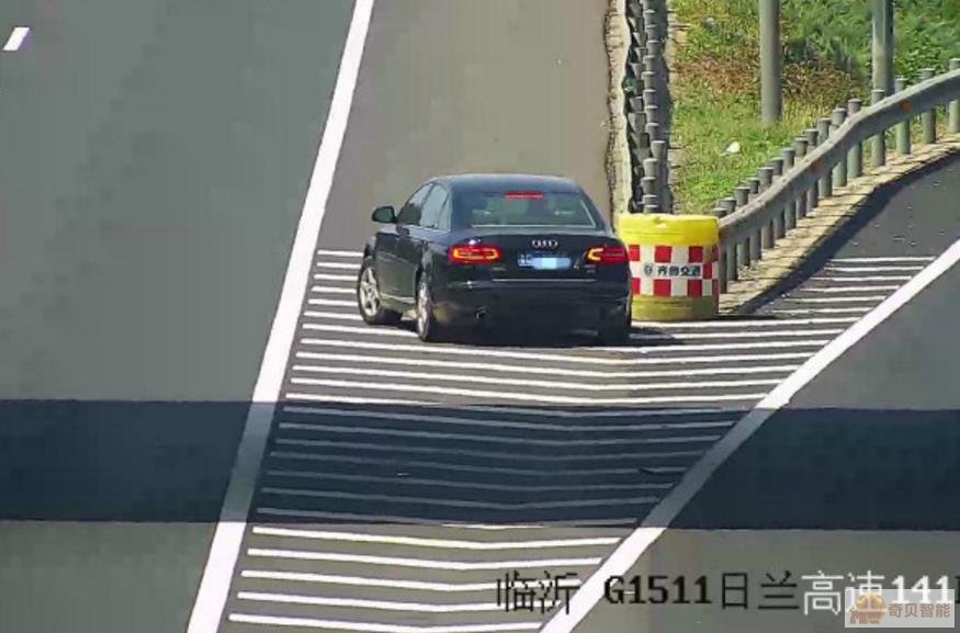 監控視頻拍照高速公路倒車壓倒流線照片